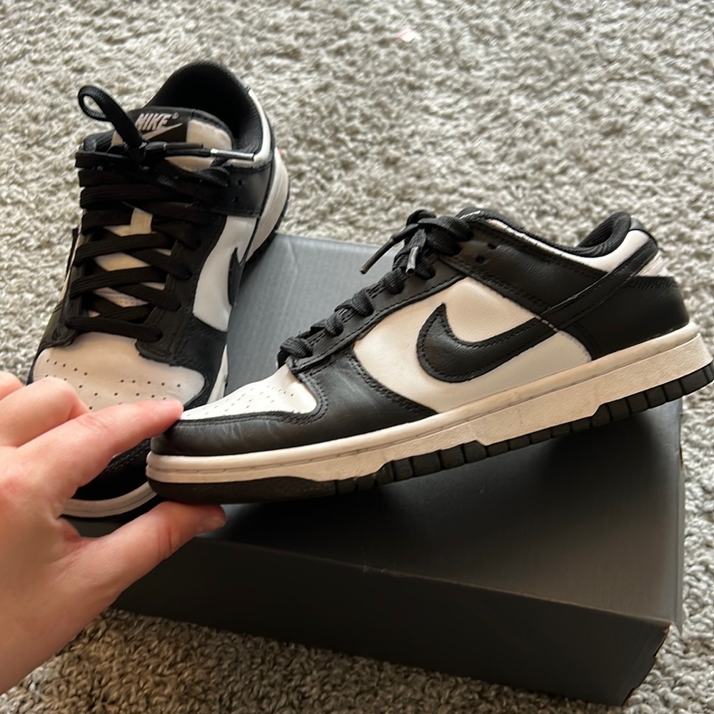 Nike low panda dunks worn twice in great condition
